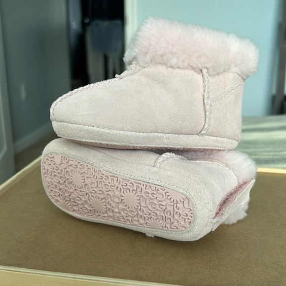 NWOT baby Uggs size 4 - Picture 1 of 4